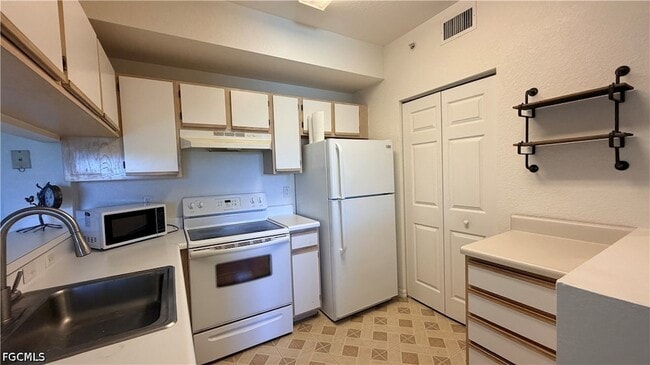 Building Photo - 6490 Aragon Way