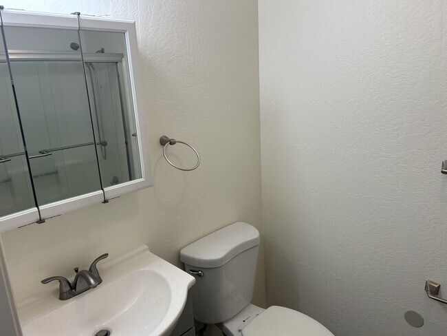 Building Photo - NB 463