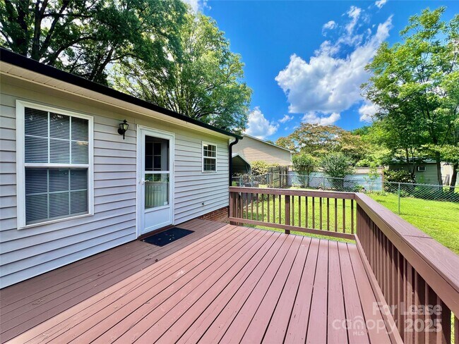 Building Photo - 2113 Waxhaw Indian Trail Rd
