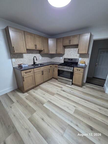 Building Photo - 4228 N Fairhill St