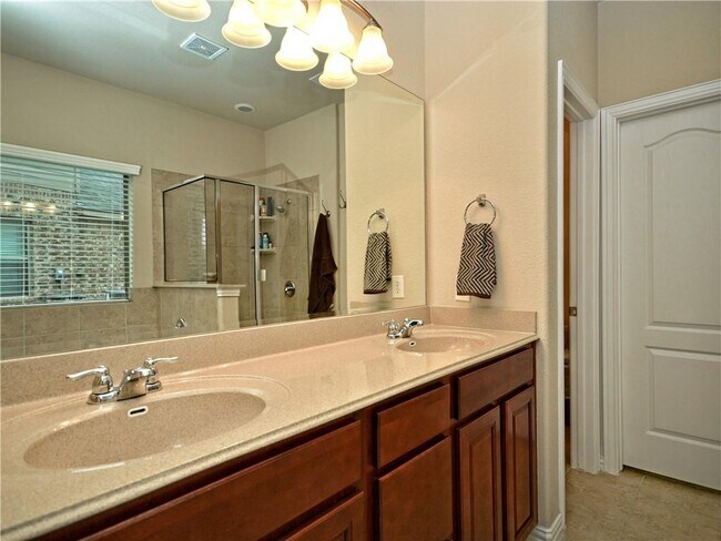 Building Photo - 1007 Boxwood Loop