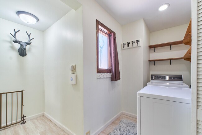 Building Photo - 509 Wallace Ln