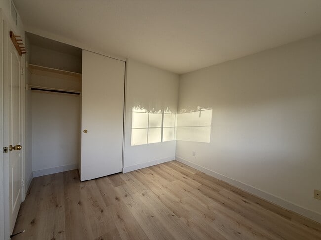 Building Photo - 2 Chickadee Ln