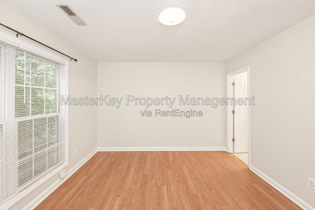 Building Photo - 6307 Forest Ridge Dr