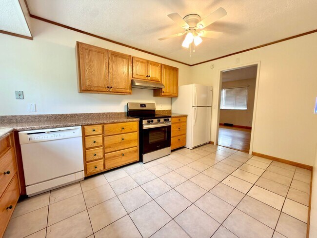 Building Photo - 7860 Sequoia Ct