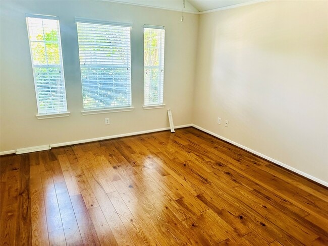 Building Photo - 25330 Barmby Dr