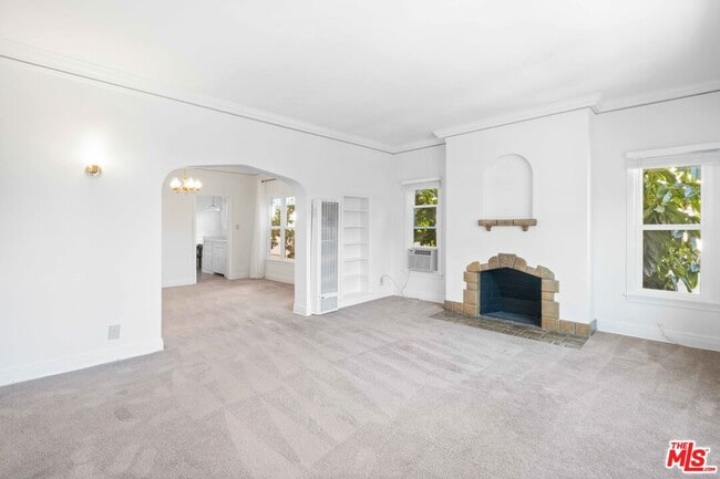 Building Photo - 643 S Detroit St