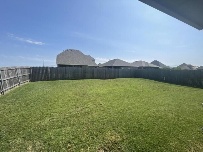Building Photo - 7702 SW Franks Ct