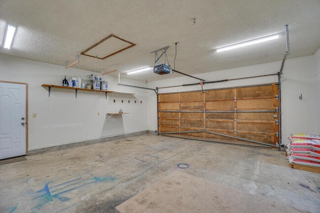 Building Photo - BEAUTIFUL THREE BEDROOM RANCH IN WEST LONGVIEW