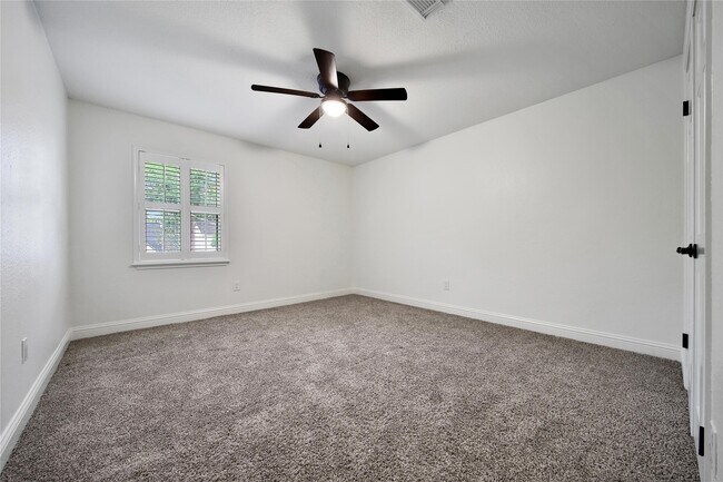 Building Photo - 950 Del Norte St