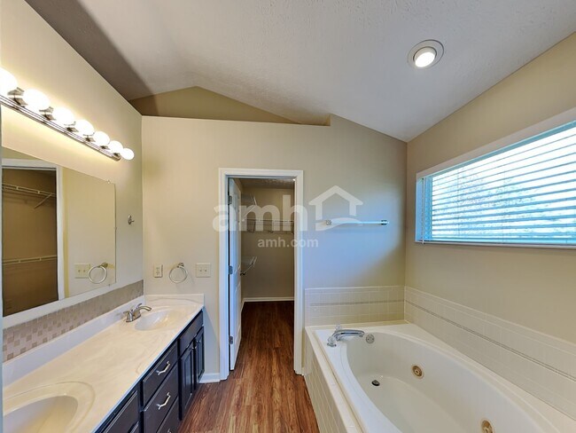 Building Photo - 12478 Thoroughbred Dr