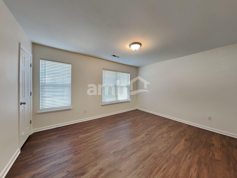 Building Photo - 2307 Sidney Porter Dr