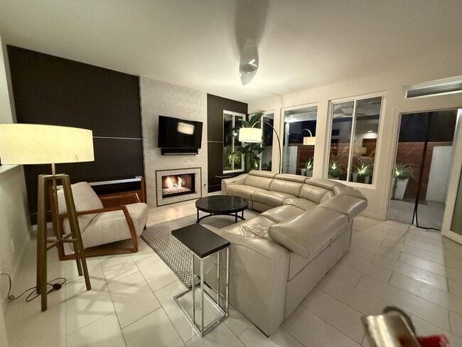 Building Photo - Gorgeous Orange Oasis Home-Available Now!