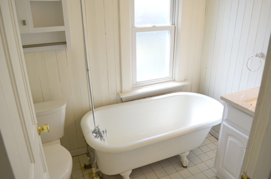 Building Photo - 45 Sunnyside Dr