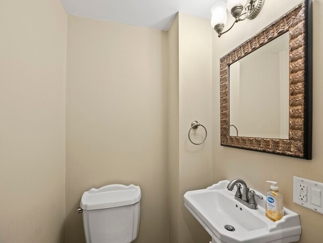 Building Photo - 27 Kilby St