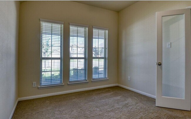 Building Photo - 32659 Timber Point Dr