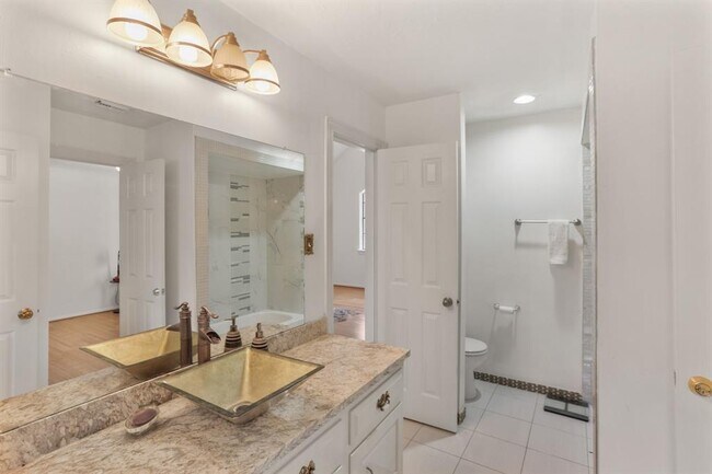 Building Photo - 1406 Kelliwood Oaks Dr