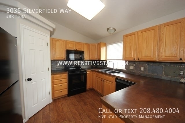 Building Photo - 3035 Silverfield Way