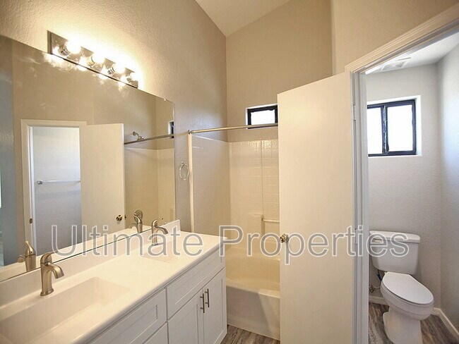 Building Photo - 631 E Arizona Ave