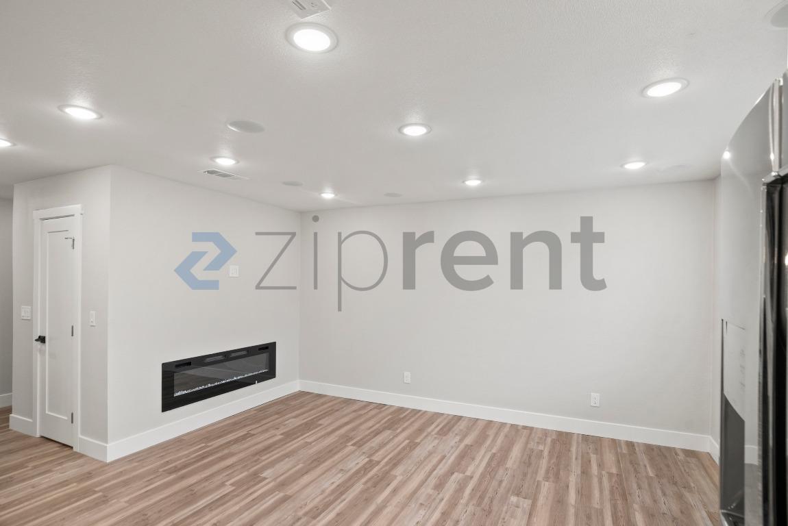 Building Photo - 42740 Jefferson St