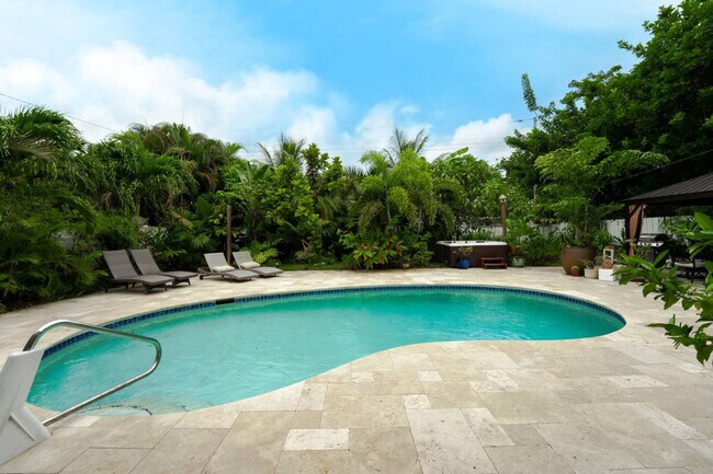 Building Photo - 4017 Monroe St