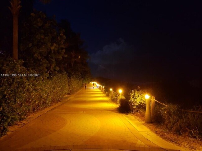 Building Photo - 2899 Collins Ave