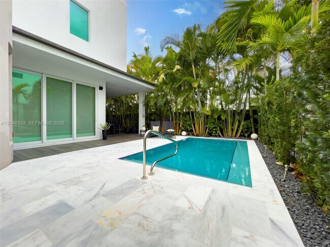 Building Photo - 10561 NW 68th Terrace
