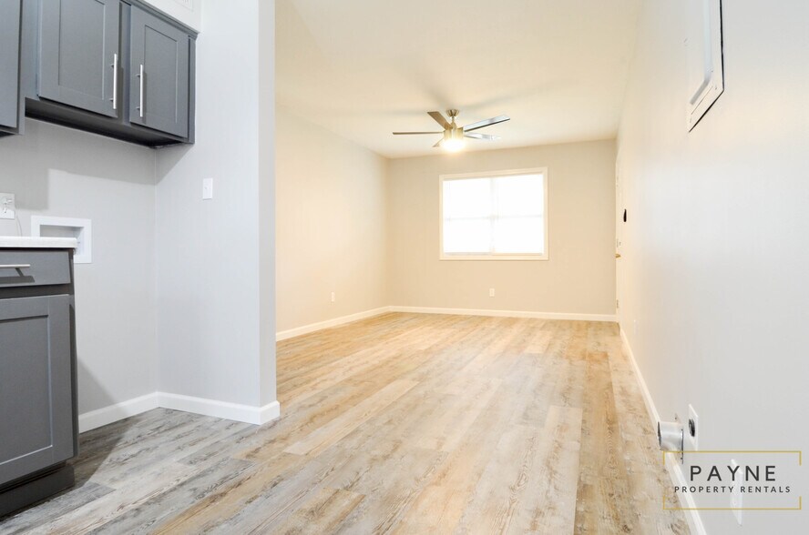 Building Photo - 4333 Rosemont Dr #B