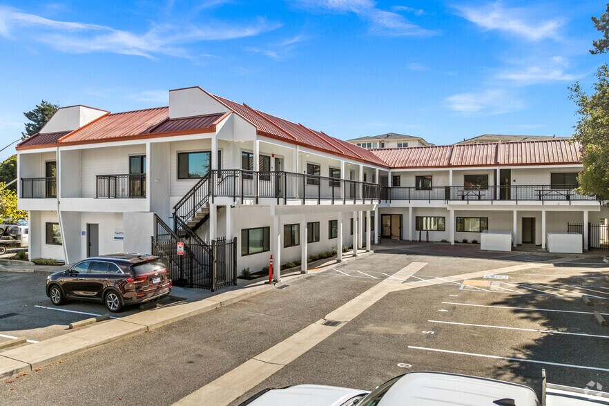 Exterior - 201-215 River St