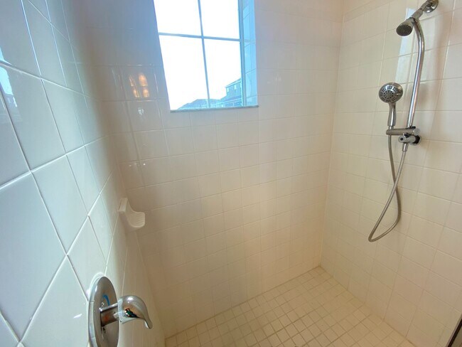 Building Photo - Carlisle Grand-520 Novara Way Davenport, F...