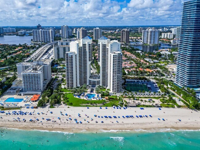 Building Photo - 19333 Collins Ave