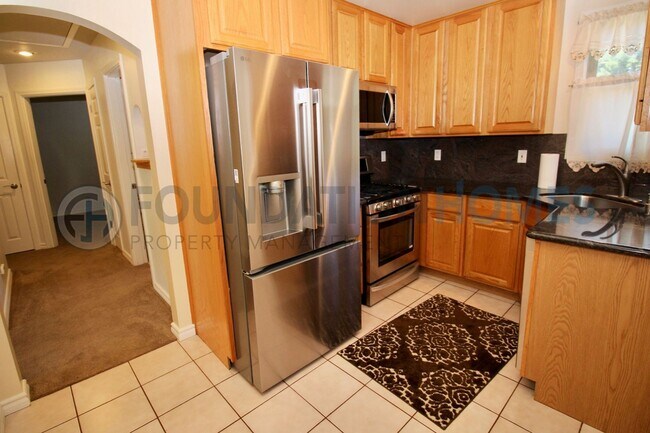 Building Photo - 130 Suffield Ave