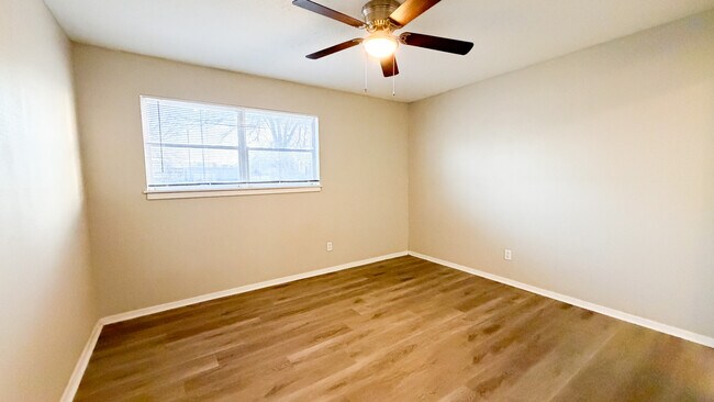 Building Photo - Kentwood Apartments