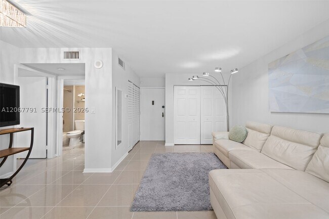 Building Photo - 17021 N Bay Rd