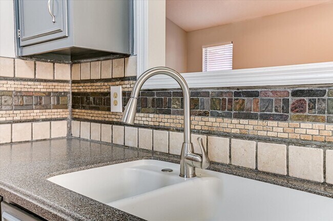 Building Photo - 1140 Parkside Trail