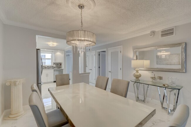 Building Photo - 3114 S Ocean Blvd