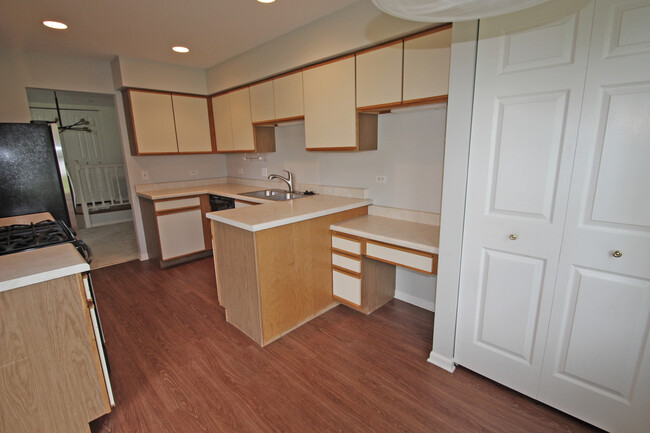 Building Photo - 1218 N Streamwood Ln