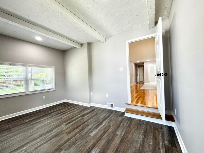 Building Photo - 1821 Blue Ridge Dr