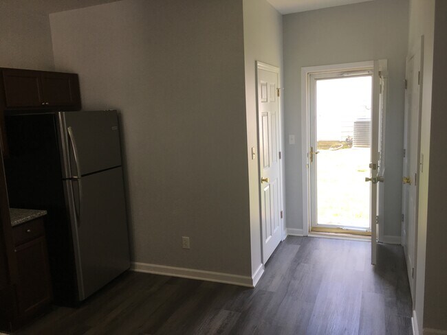 Building Photo - 26 Belhaven Dr