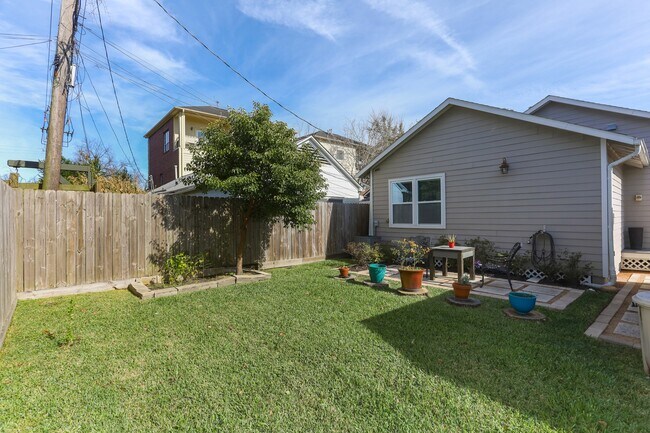 Building Photo - 509 Vincent St