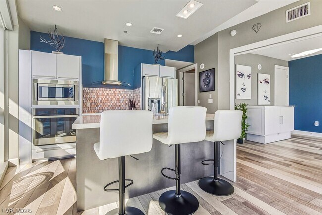 Building Photo - 4471 Dean Martin Dr