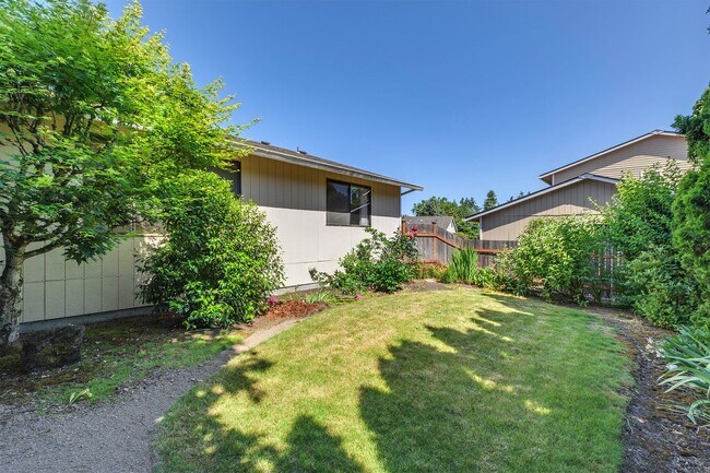 Building Photo - Single-Level Living Near South Hillsboro's Best Amenities