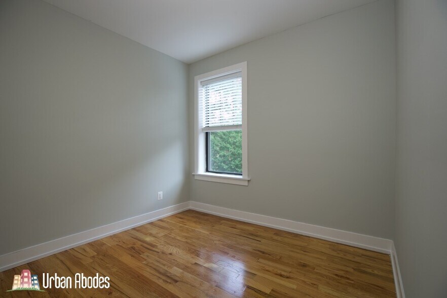 Building Photo - 3908 N Janssen Ave