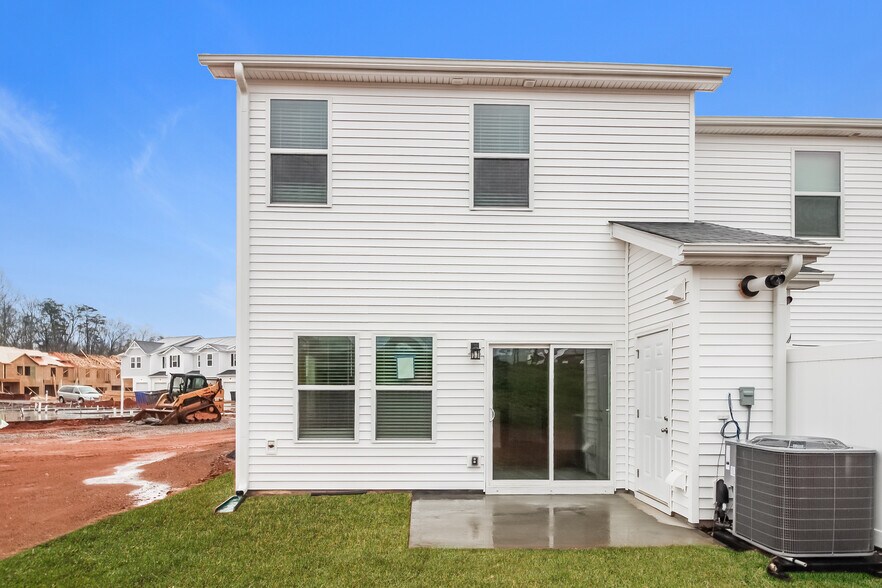 Building Photo - 210 Telford Dr