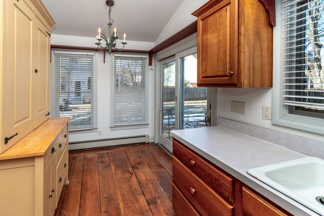 Building Photo - 34 Buttonwood St