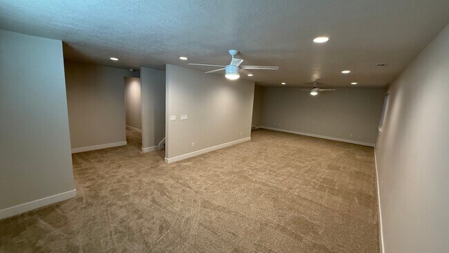 Building Photo - 234 Glenwood Wy
