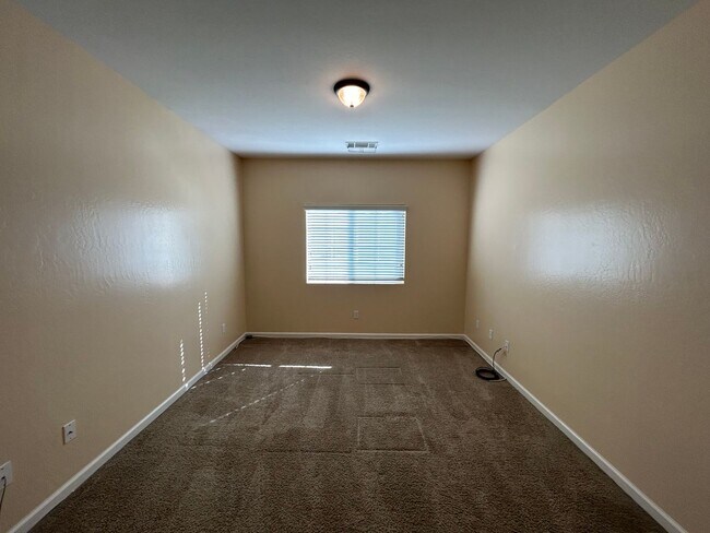 Building Photo - Beautiful 3 Bedroom/2 Bathroom + Office in...