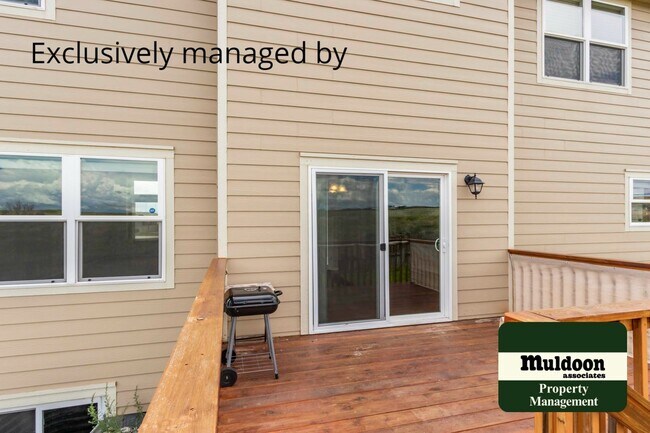 Building Photo - Beautifully done home close to Military Ba...