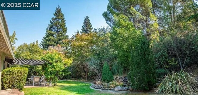 Building Photo - 224 Lasso Cir