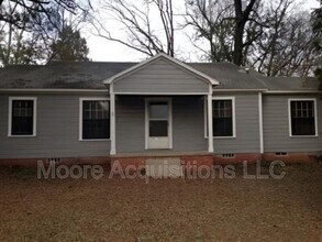 Building Photo - 221 Leonard Dr